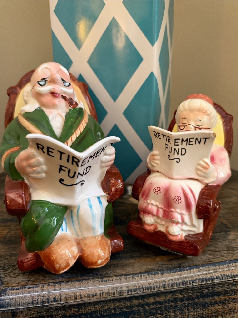 Ceramic Retirement Fund Couple Figurine Set - Green & Pink x2